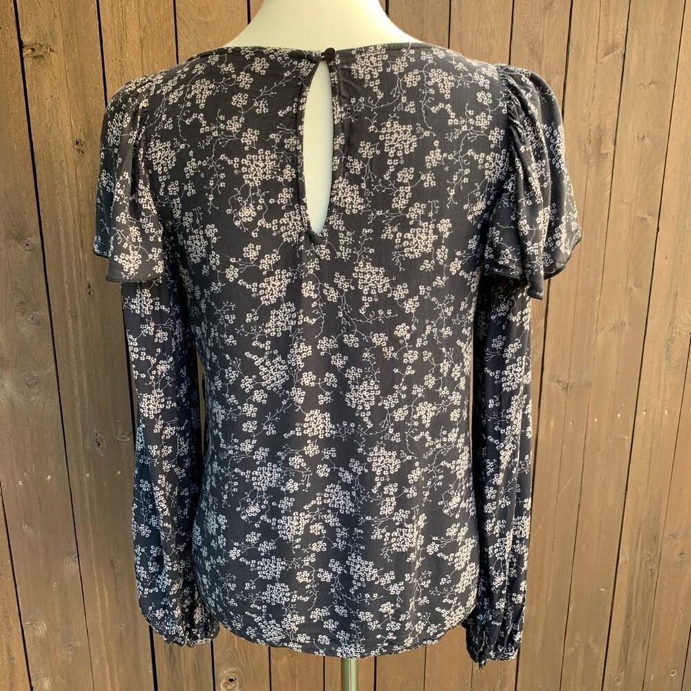 Hinge | Size Small Printed Ruffle Blouse - Picture 4 of 8